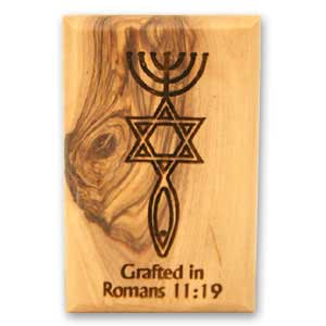 Decorative Magnet made of olive wood, engraved with the messianic Grafted In symbol